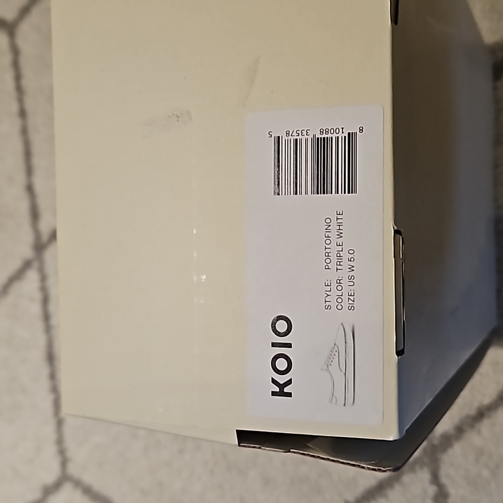 Classic White Leather Women’s Sneakers - Picture 10 of 10